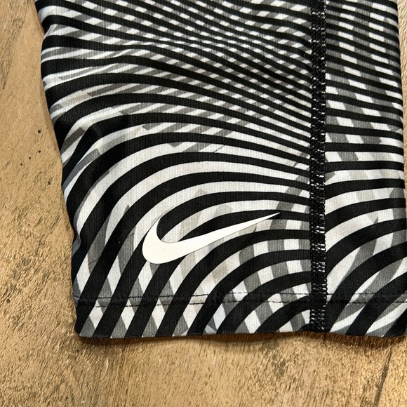 Nike dri-fit compression tights, size Large.  EUC - Picture 6 of 7